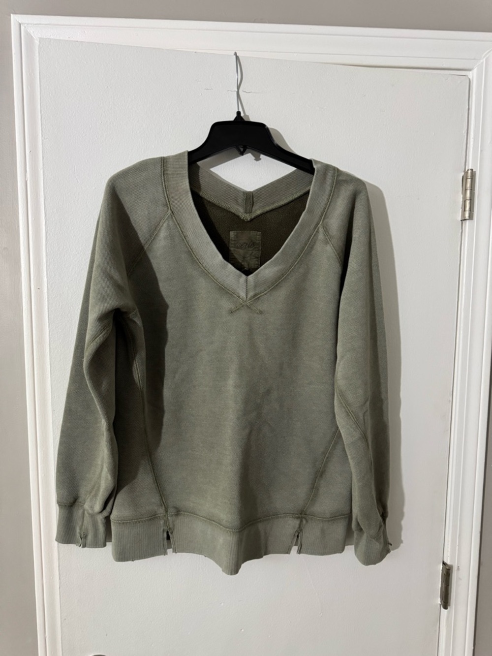 aerie Women's V-Neck Sweater - Olive